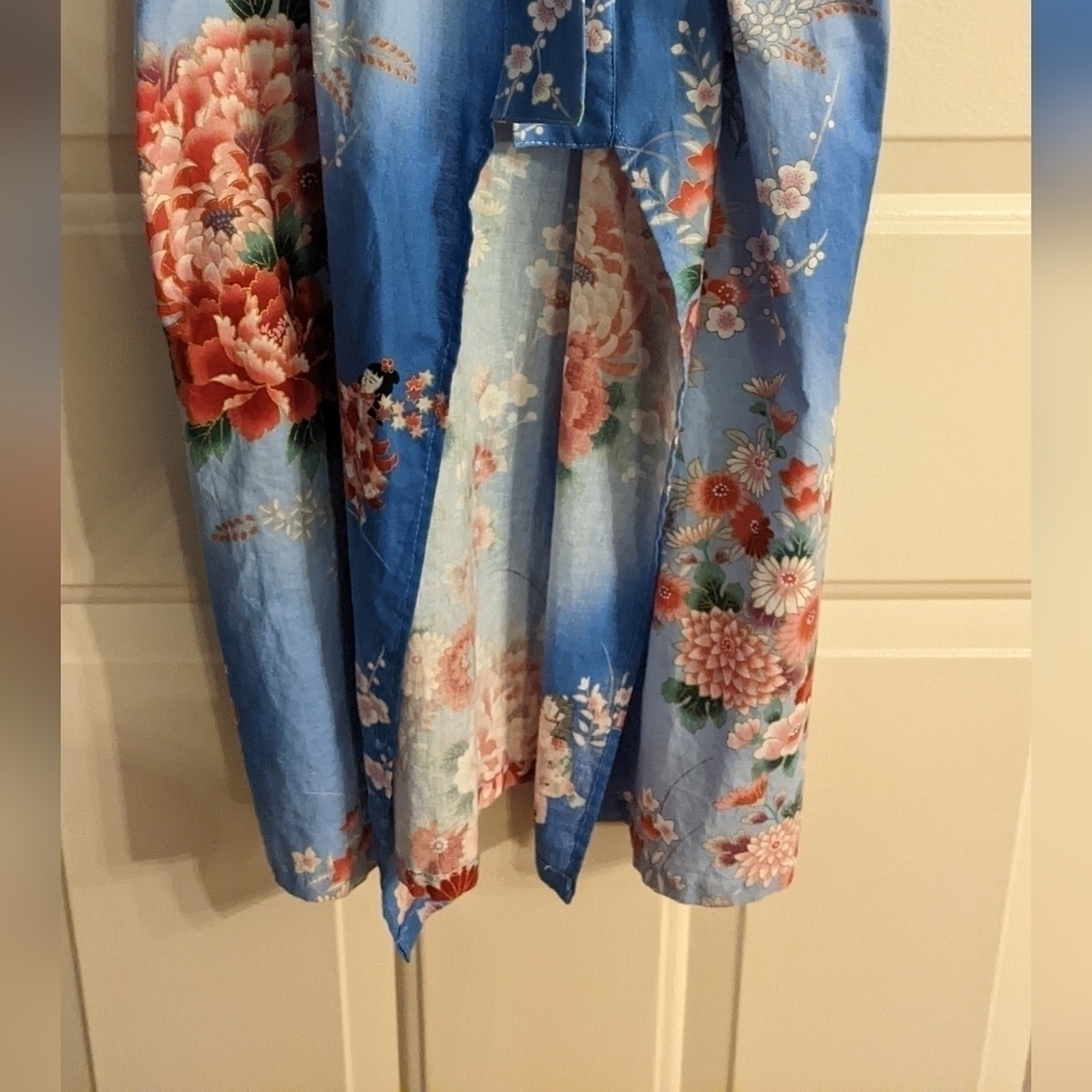 Sakuri Shoji Co. Floral Kimono Size 35, Blue with Pink and Red Flowers - Picture 4 of 11